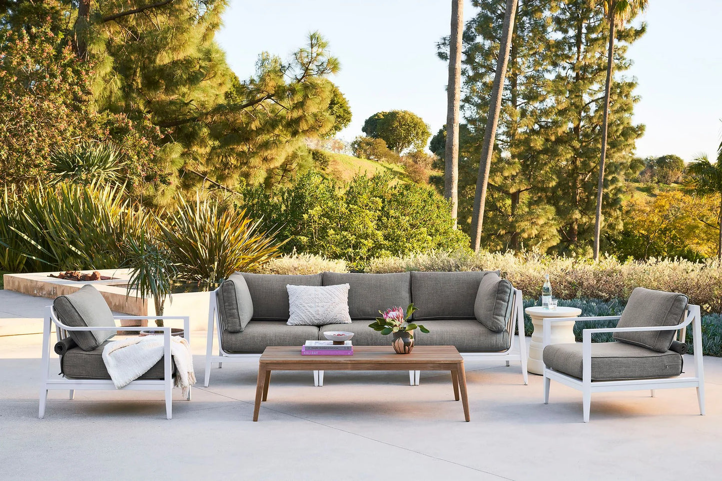 Outer White Aluminum Outdoor Sofa with Armchairs - 5 Seat